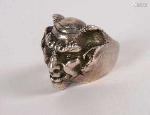 Bague - chevalière d'homme à tête de diable