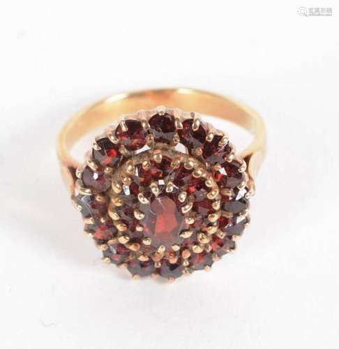 Bague grenat en or ovale