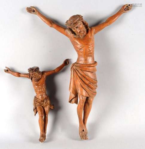 Suite de deux Christ en bois sculpté;