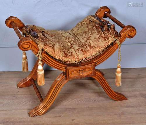 Tabouret de forme curule