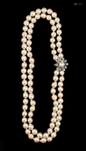 Collier composé de deux rangs de perles (D env. 8 mm)