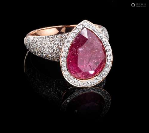 Bague sertie d'un rubis taille poire non chauffé (5,61 ...