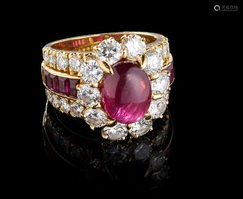 Bague sertie d'un rubis taille cabochon ovale (env. 4 c...