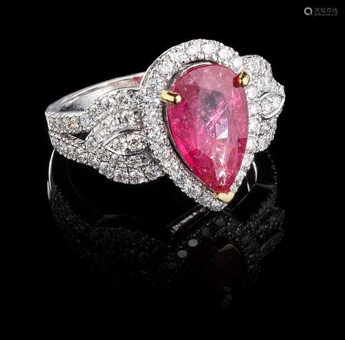 *Bague sertie d'un rubis taille poire non chauffé (2,69...