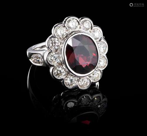 *Bague marguerite sertie d'un spinelle rouge non chauff...