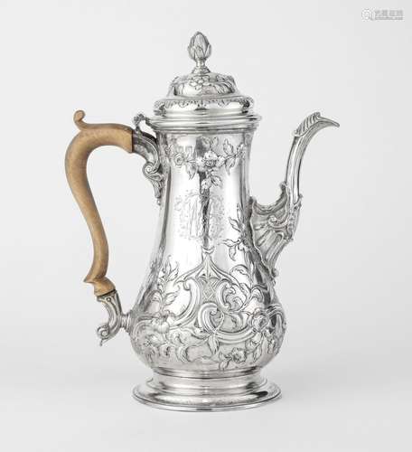 Cafetière d'époque George II à décor de pagode ottomane...