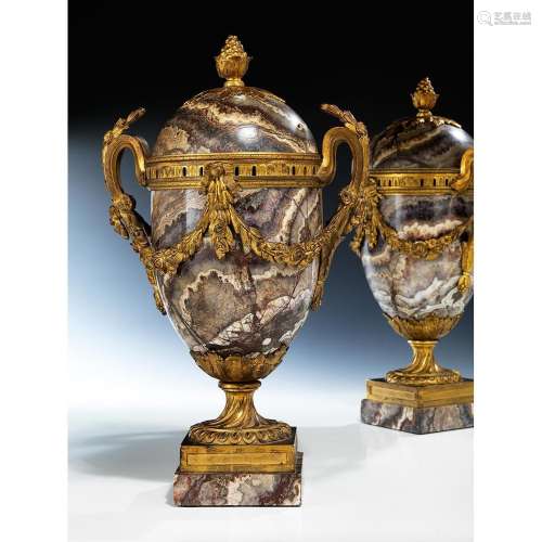 Paar aussergewöhnliche Brûle Parfum-Louis XVI-Vasen in selte...