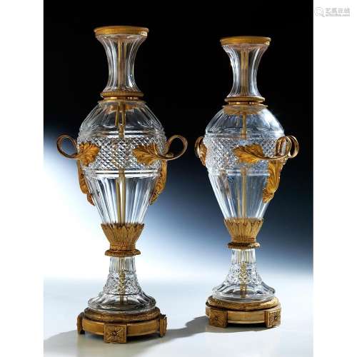 Zwei Empire-Vasen