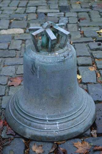 LARGE NINETEENTH-CENTURY BRONZE ESTATE BELL