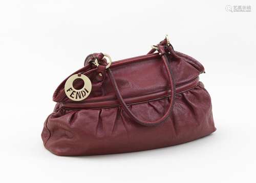 FENDI - Sac à main en cuir souple grainé rouge foncé - Intér...