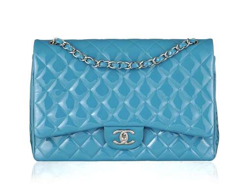 Chanel, sac Timeless Maxi Jumbo en cuir vernis turquoise mat...