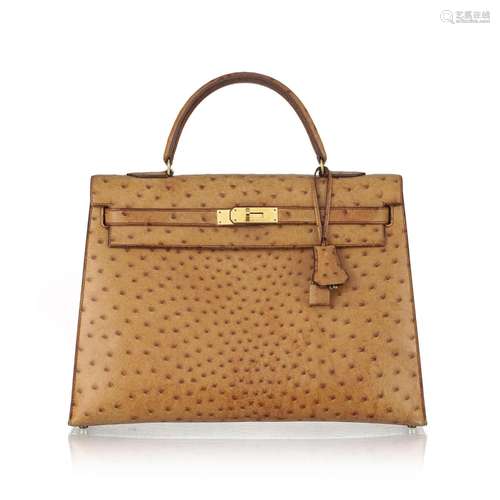 Hermès, sac Kelly 35 en autruche Gold,