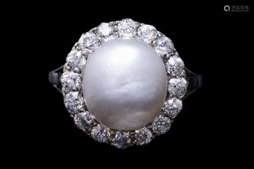 Bague début XXe s. or gris 750 sertie d'une perle natur...