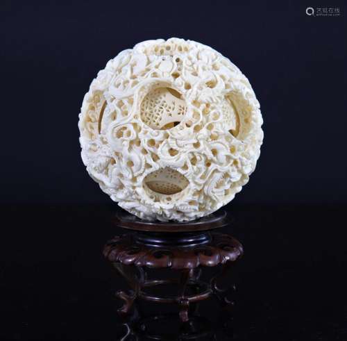 China Very imposing Canton ball carved around 1900