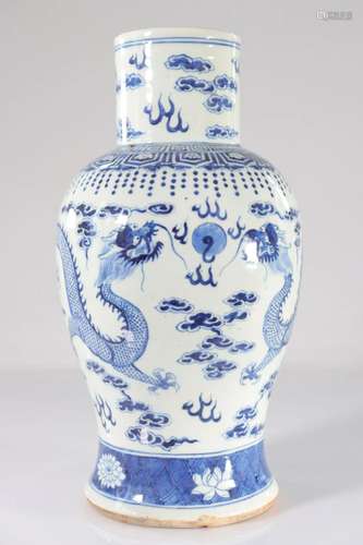 China blanc-bleu porcelain vase with dragon decoration