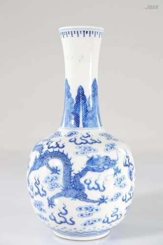 China blanc-bleu porcelain vase decorated with dragons