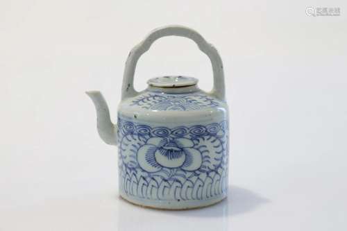 China blanc-bleu porcelain teapot