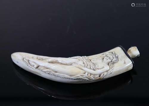 snuff box decorated with an erotic scene from the work