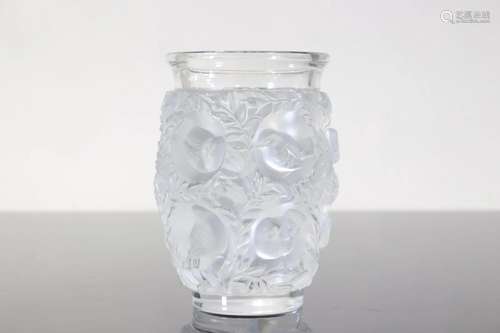 LALIQUE FRANCE VASE in "Bagatelle" model in presse...