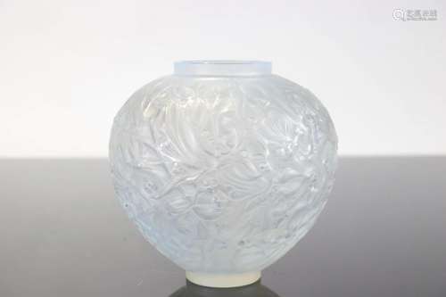 Lalique vase with mistletoe decoration