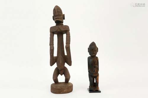 AFRIKA - MALI twee Dogon - sculpturen in hout met restanten ...