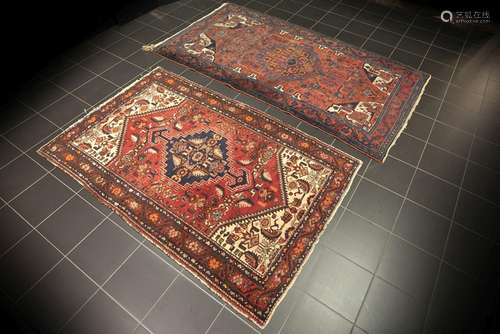 Lot van twee Perzische dozar-tapijten - 133 x 238 en 125 x 1...