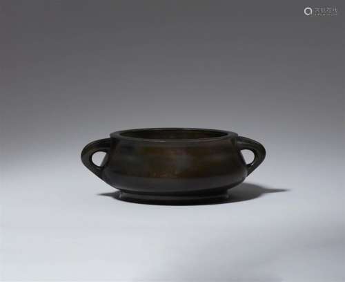 A large bronze incense burner. Qing dynasty, 17th/18th centu...