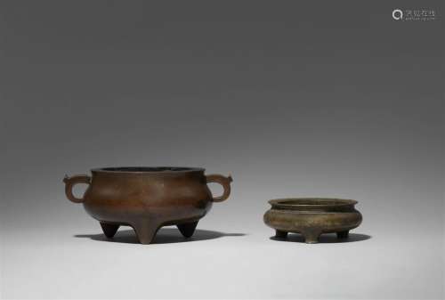 Two bronze incense burners. Qing dynasty
