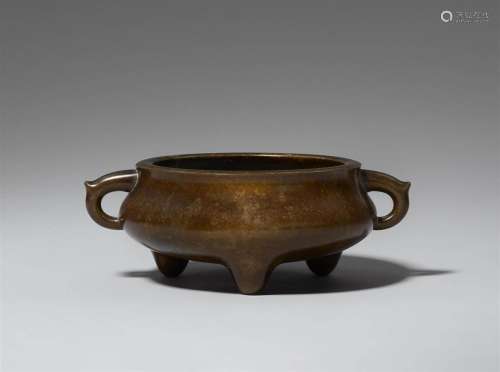 A heavy bronze incense burner. Qing dynasty, 18th century