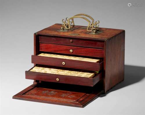 A mahjong-Spiel in a wooden carrying box. Early 20th century