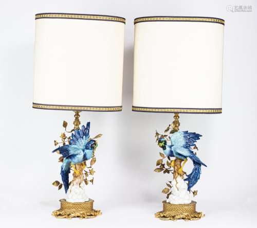 Paar Tischlampen mit Porzellanvögeln
