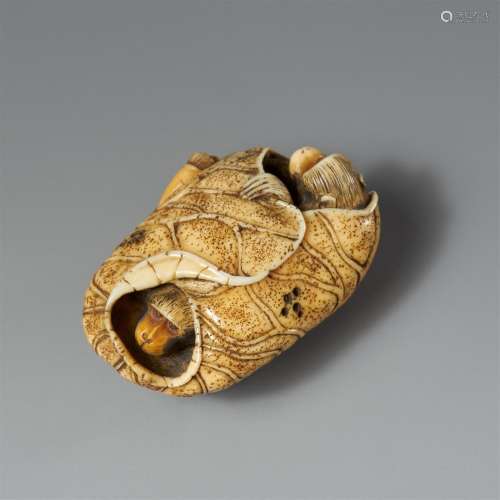 An ivory netsuke of monkey and a crab. 19th century