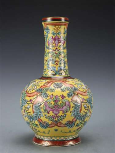 A Chinese Famille Rose Porcelain Vase with Flower