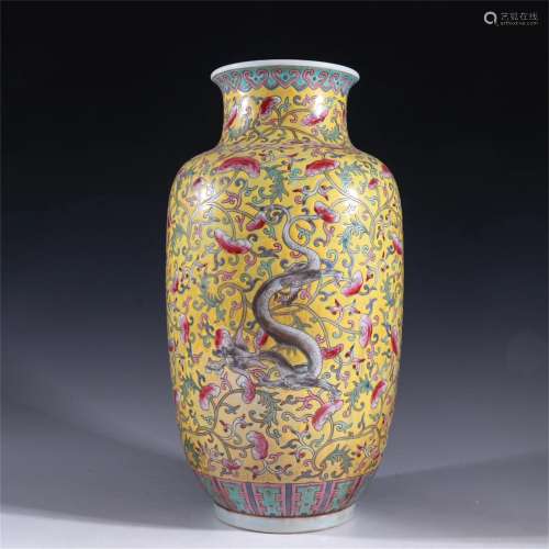 A Chinese Famille Rose Porcelain Vase with Dragon