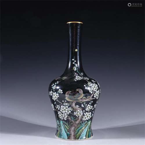 A Chinese San-Cai Glazed Porcelain Vase
