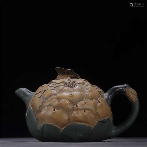 A Chinese Yixing Zisha Teapot with Flower