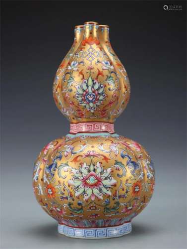 A Chinese Famille Rose Porcelain Gourd Vase