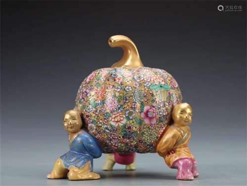 A Chinese Famille Rose Porcelain Ornament