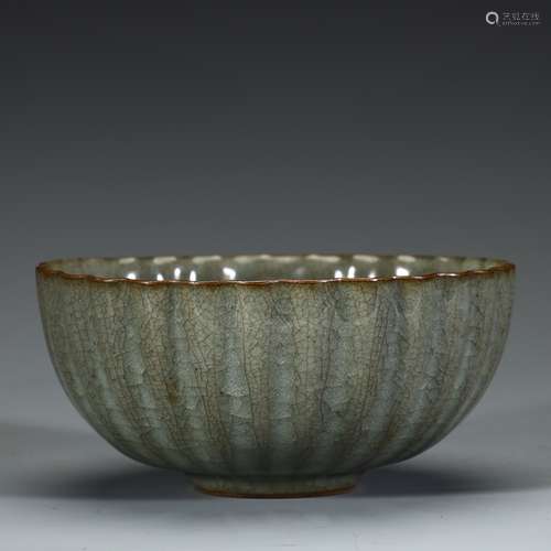 Celadon open chrysanthemum bowl