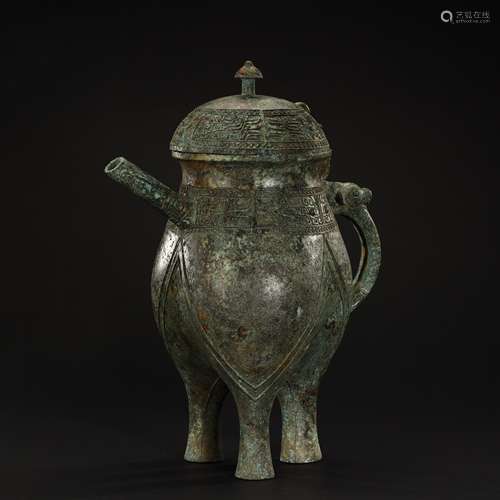 Ancient bronze animal pattern vessel