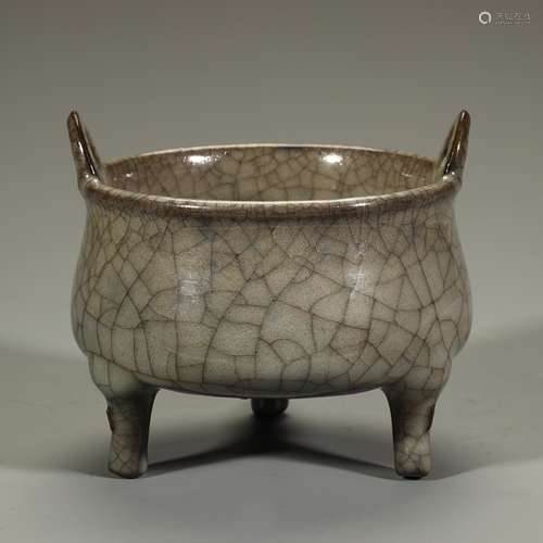 Celadon open-piece double-ear three-legged incense burner