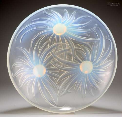 GEORGES BEAL FOR ETLING, FRANCE, AN ART DECO OPALESCENT GLAS...