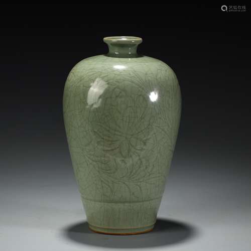 Carved plum bottle in Longquan kiln