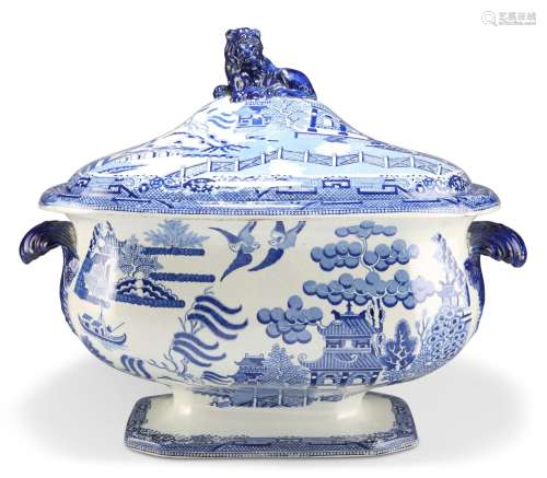AN EARLY 19TH CENTURY NEWCASTLE WILLOW PATTERN PEARLWARE TUR...