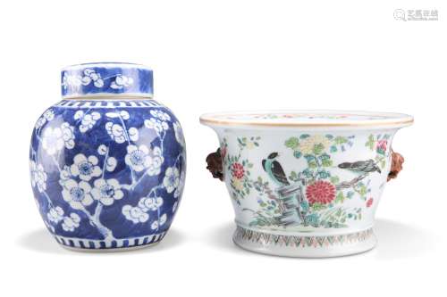 A 19TH CENTURY CHINESE BLUE AND WHITE GINGER JAR AND COVER, ...