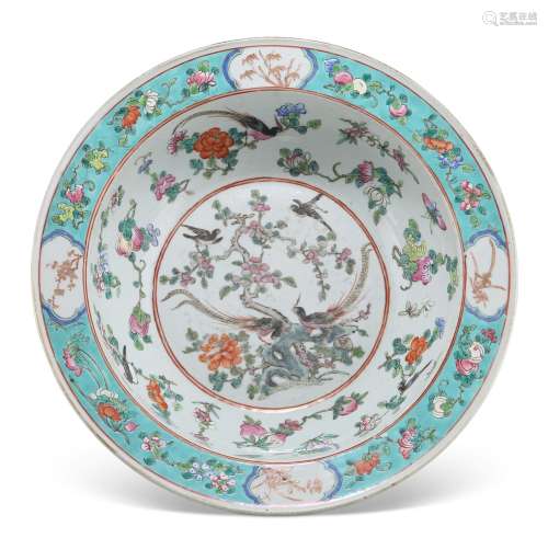 A CHINESE FAMILLE ROSE PORCELAIN BASIN, 19TH CENTURY, circul...