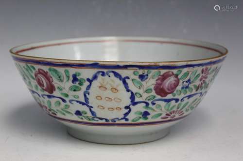 Chinese Export Porcelain Bowl with Famille Rose Decorations.