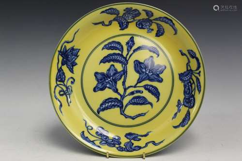 Mottahedeh Porcelain Dish. Decoration adapted from an Imperi...