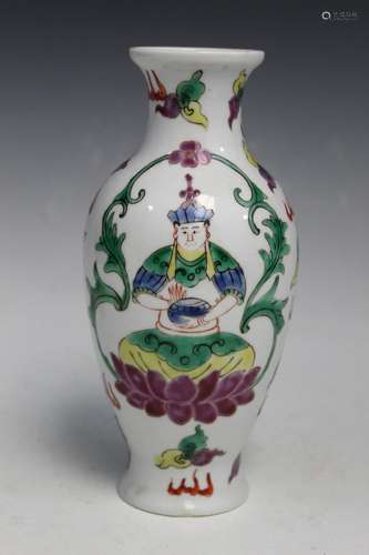 Chinese Famille Rose Porcelain Vase