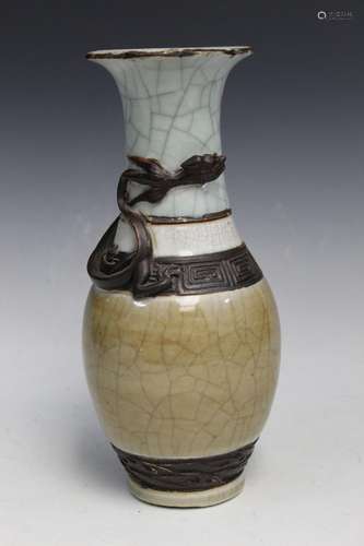 Chinese Crackle Glaze Porcelain Vase